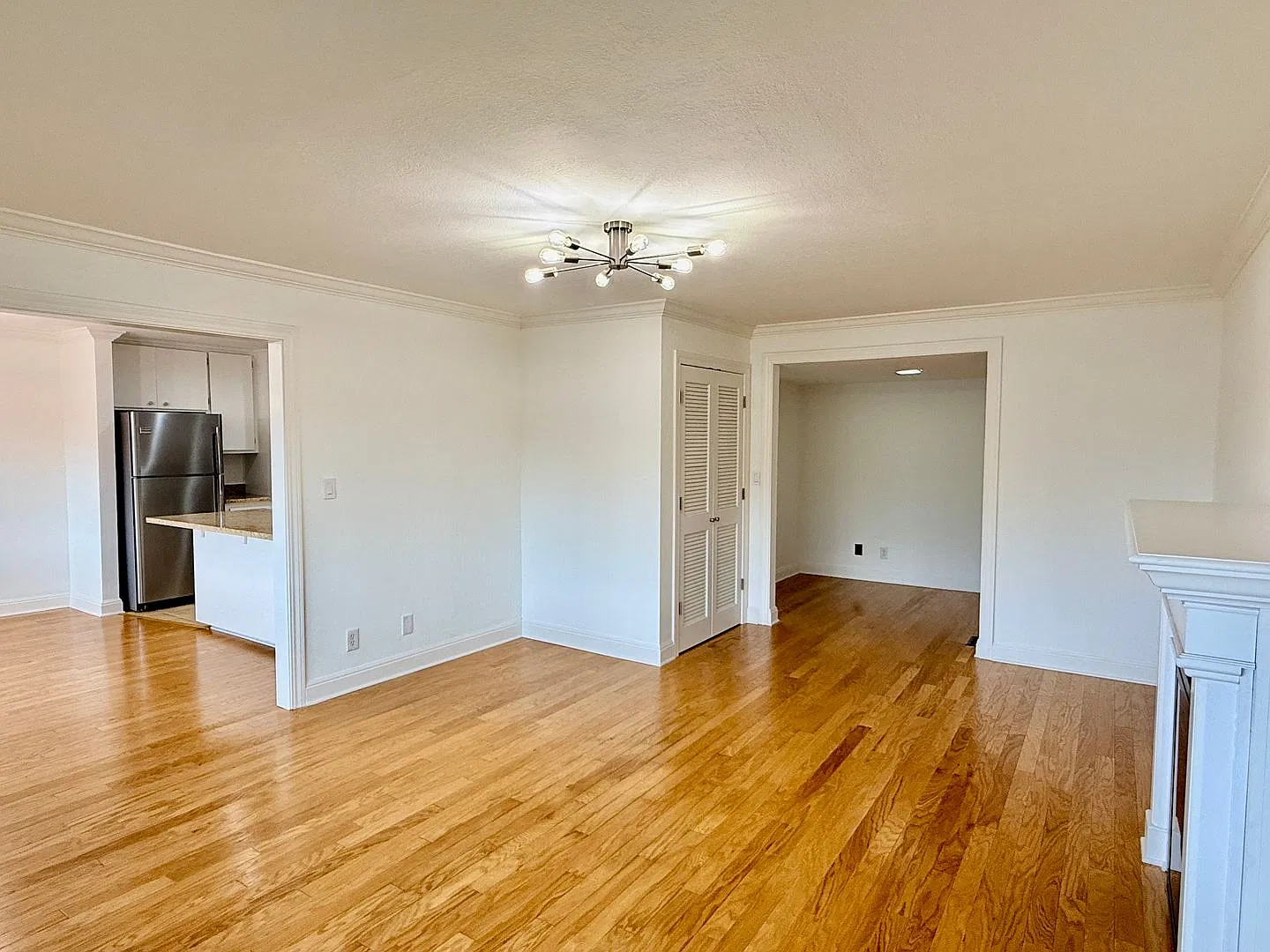 Spacious Two Bedroom Condo with Elevator Access Near Downtown Menlo Park — Photo 2