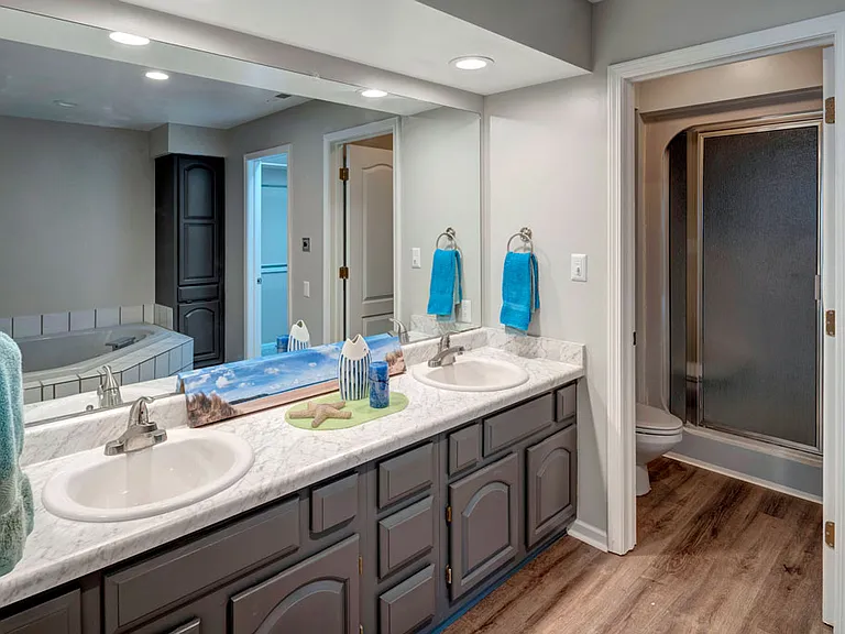 Parkhill Luxury Apartments — Photo 21