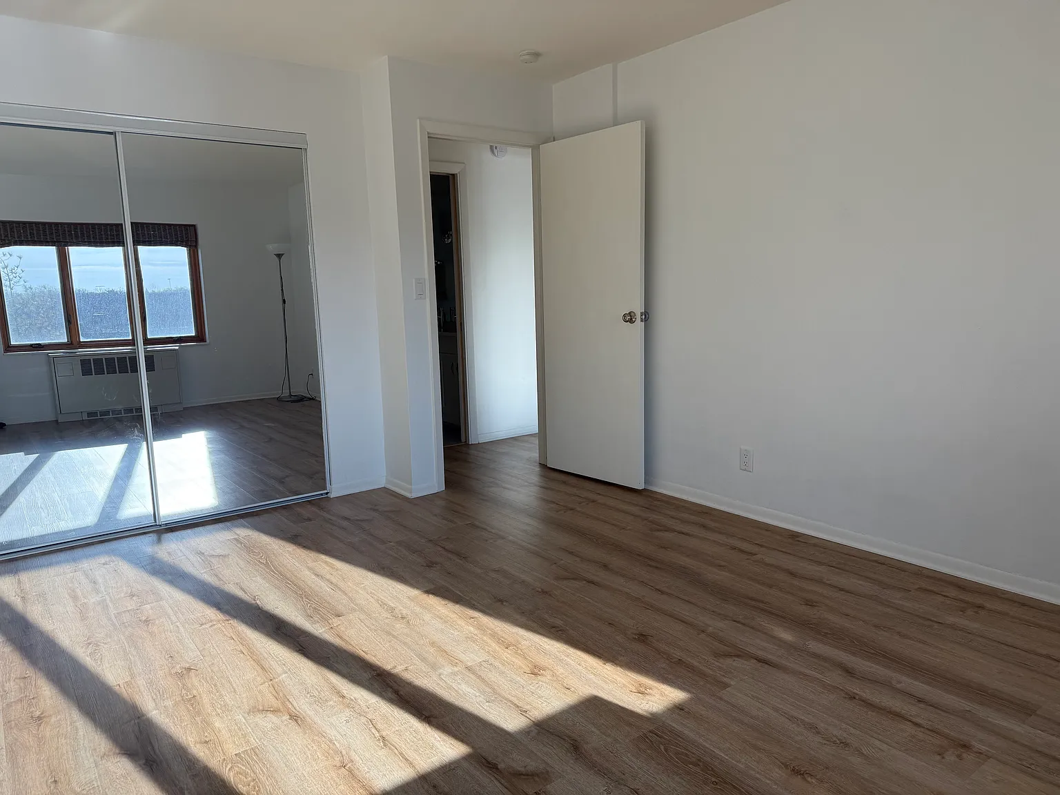 2 bed, 875 sqft, $2,225 — Photo 4