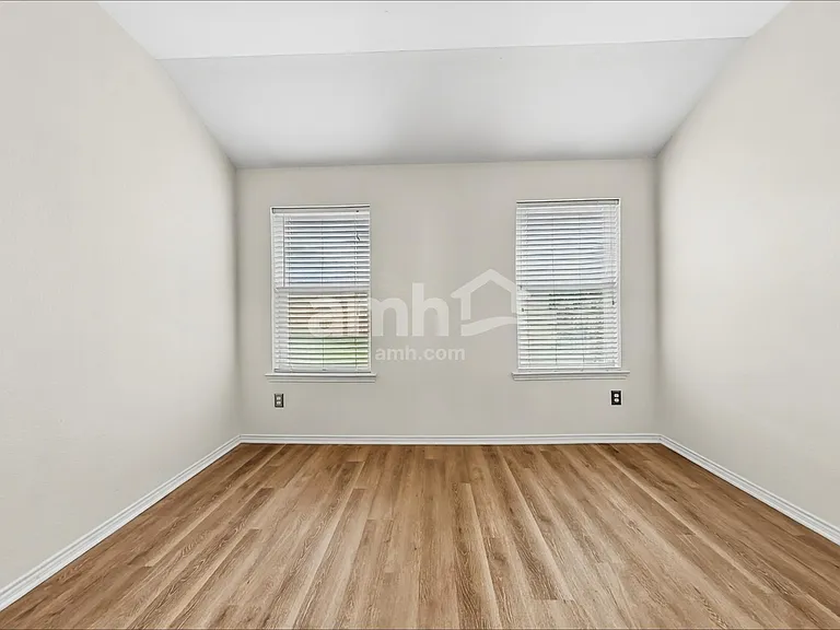 10702 Nantucket Dr — Photo 9