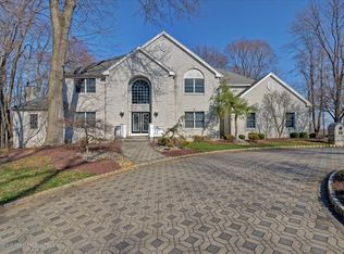 818B Holmdel Rd, Holmdel, NJ 07733