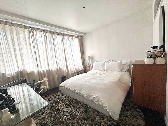 5th image of 286 Stanhope St APT 5C