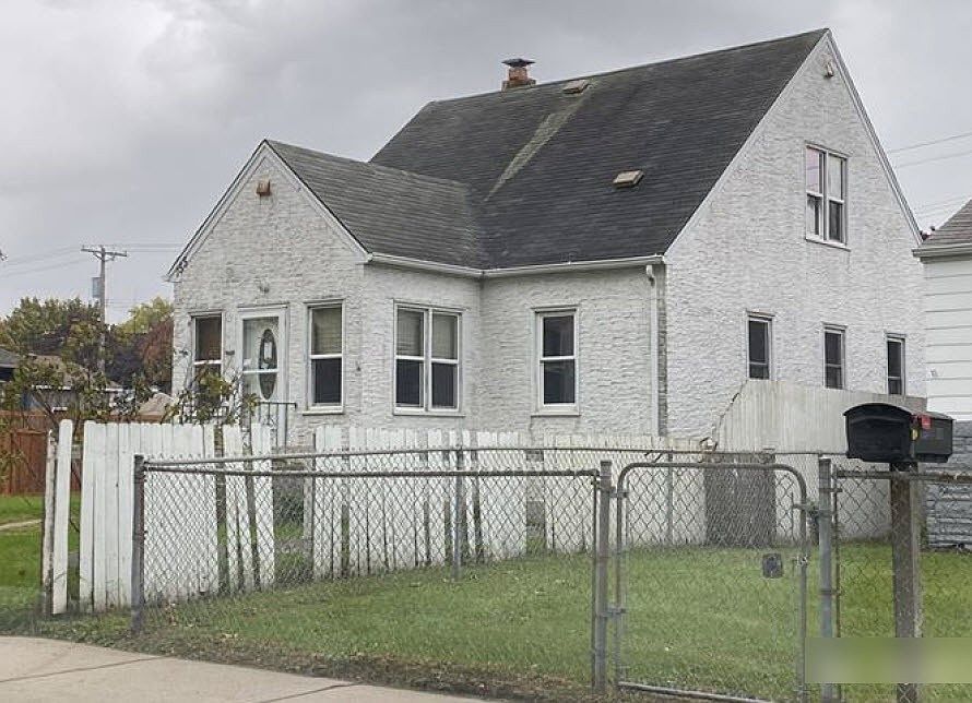 2nd image of 155 Richmond St W