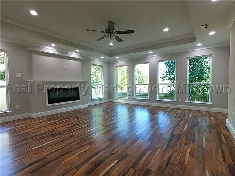 2325 Warwick Ave — Photo 10