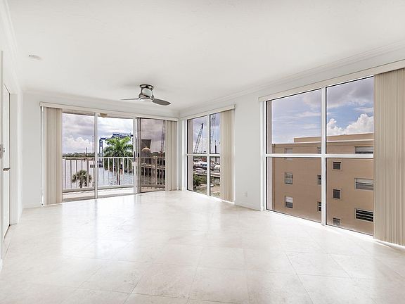 4th image of 3901 S Flagler Drive #503