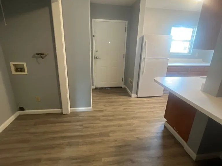 409 N Ewing St — Photo 3