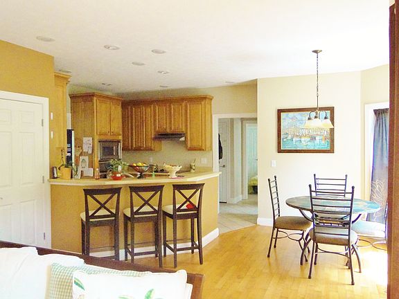 3rd image of 5026 Bennington Dr