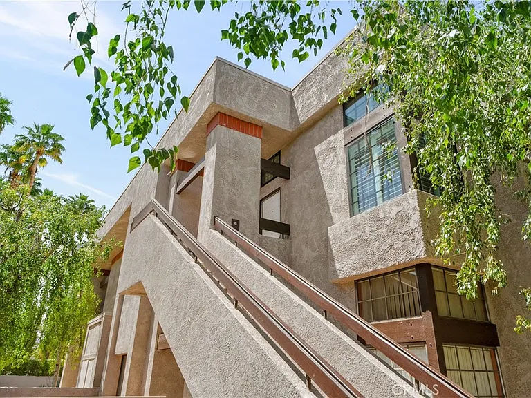 2601 S Broadmoor Dr — Photo 1