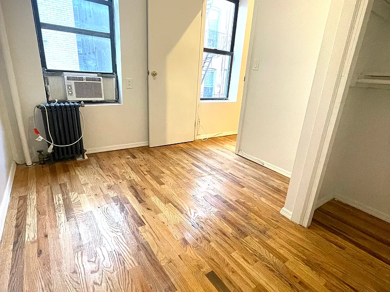 336 E 13th St #E2 — Photo 7