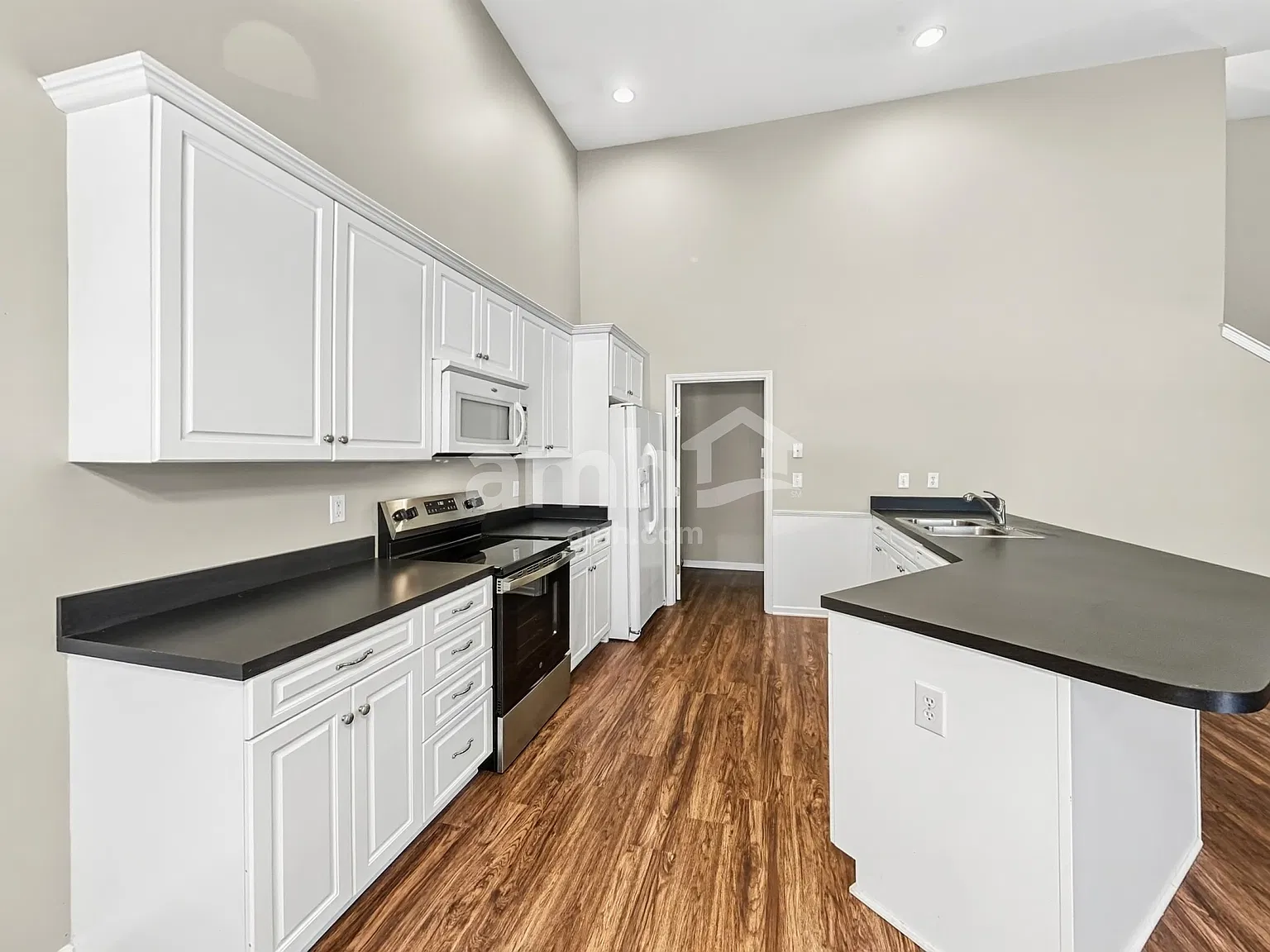3 bed, 2.0 bath, 1730 sqft, $2,390 — Photo 4