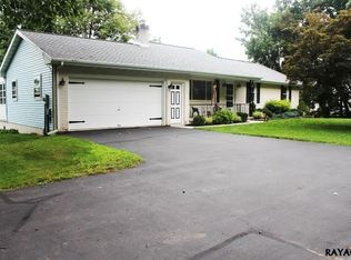 386 Valley View Dr, Hanover, PA 17331