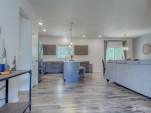 5th image of 315 Middleton Court SE