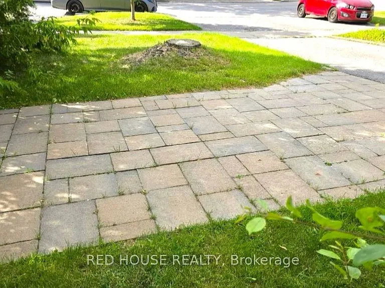 21B Balsam St S — Photo 2