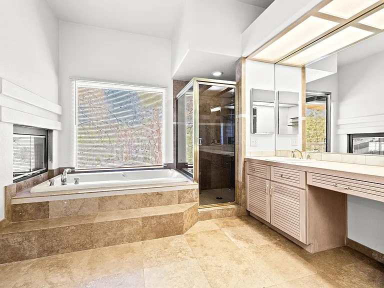 7600 Painted Dunes Dr — Photo 17