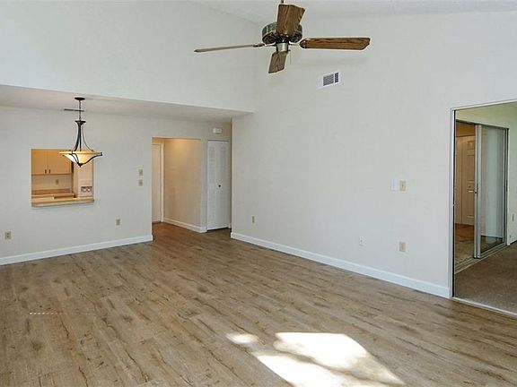 5th image of 4810 Village Gardens Dr