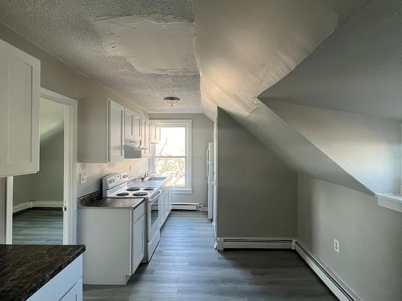 2nd image of 133 Davenport Ave #3C
