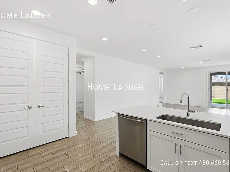 4064 E Catclaw St — Photo 4