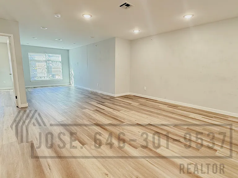204 Rosa Parks Blvd #189 — Photo 5