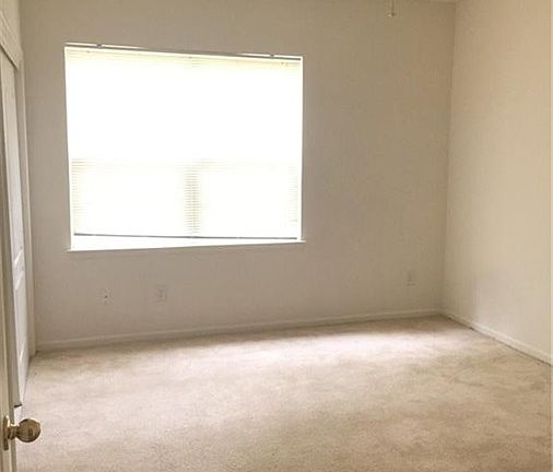 4th image of 604 Sawgrass Ln