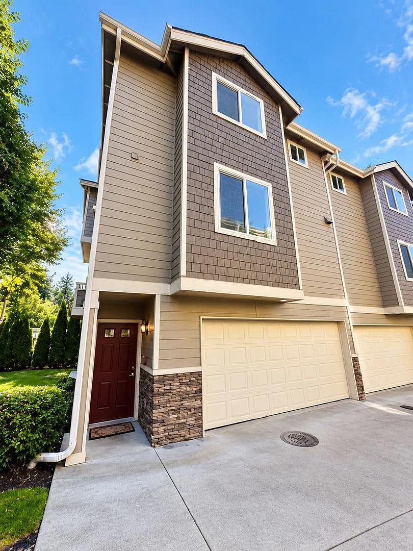 978 Edmonds Avenue NE — Photo 1