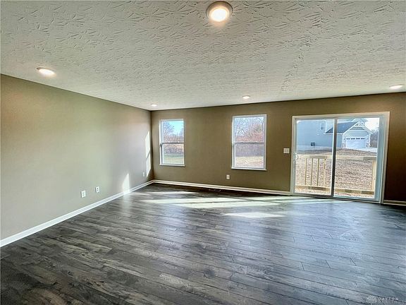 4th image of 69 Country Ln
