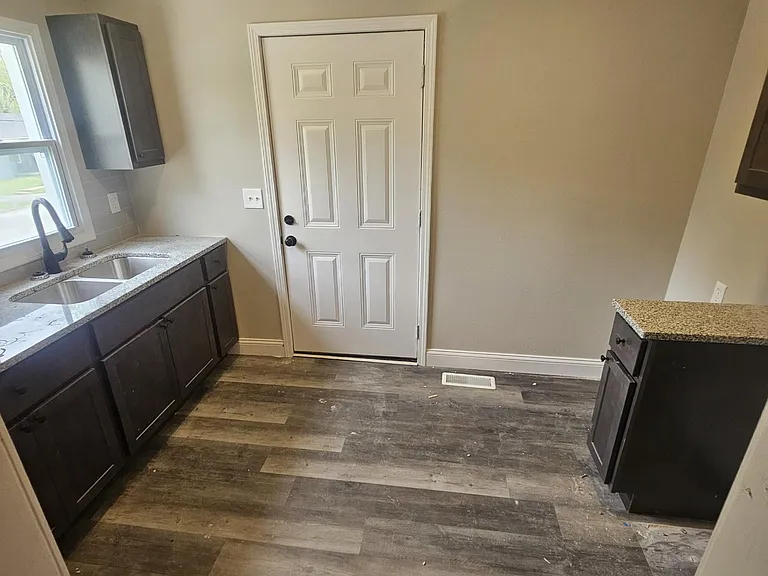 10177 Winkler Dr — Photo 4