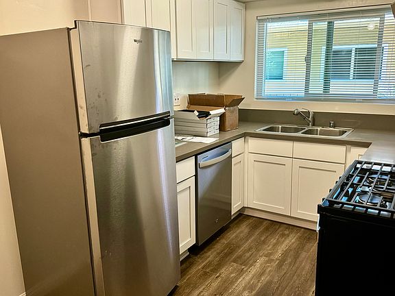 3rd image of 1300 N Laurel Ave APT 4