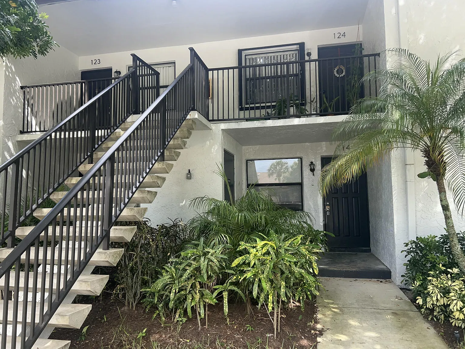 2 bed, 2.0 bath, 900 sqft, $2,500 — Photo 1