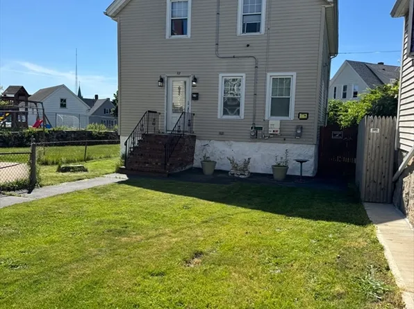 12 Sears St, New Bedford, MA 02740