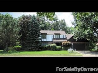748 W Brookforest Dr, Peoria, IL 61615