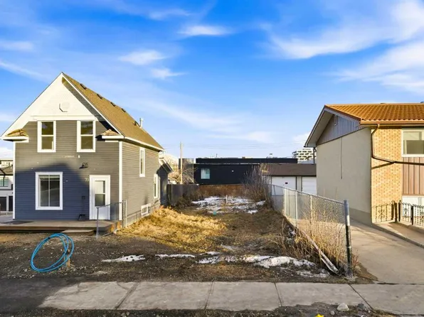 68 7th St NE, Calgary, AB T2E 4B7