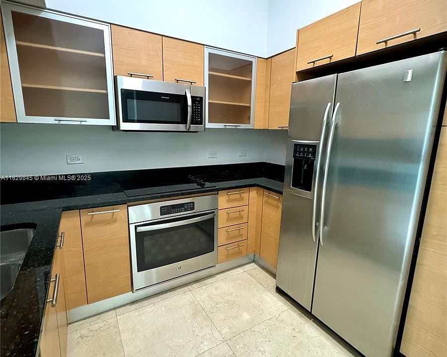 1st image of 31 SE 5th St Floor 14