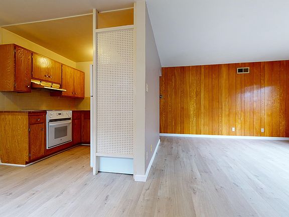 5th image of 444 Warren Dr #1