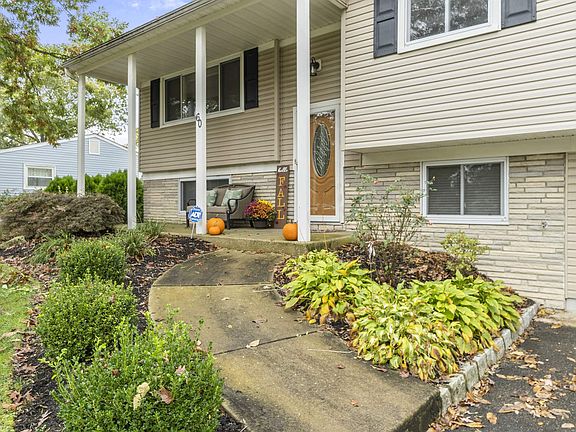 5th image of 60 Larch Dr