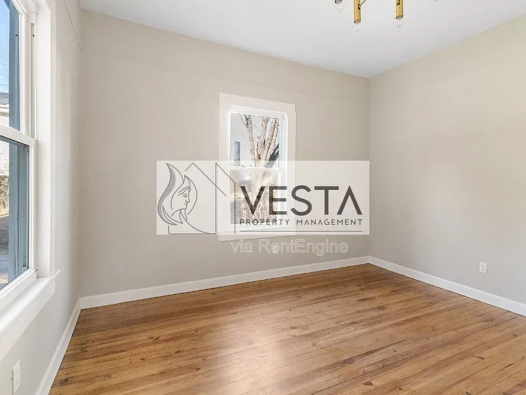 555 Baldwin Ave — Photo 8