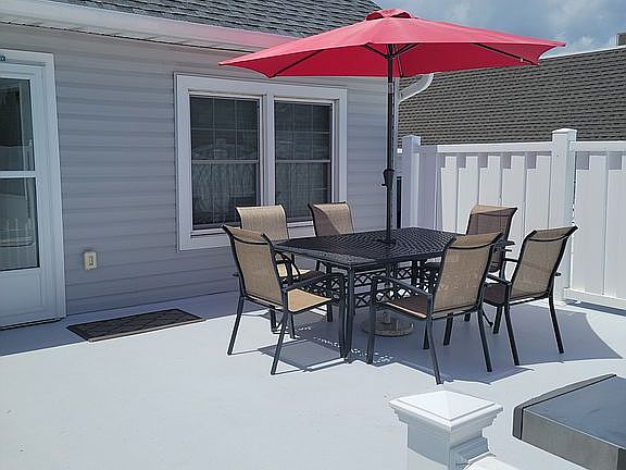 Large deck with new table