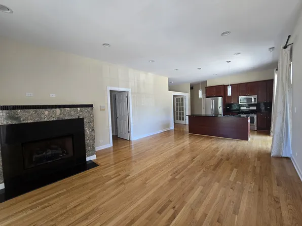 6425 W Touhy Ave #2C, Chicago, IL 60646