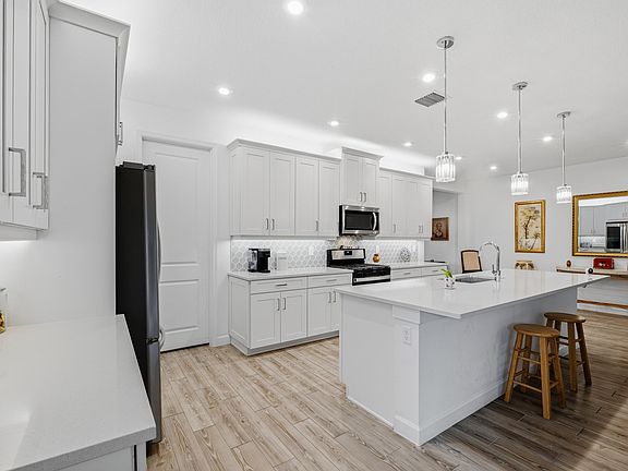 5th image of 11805 SW AQUILA Way