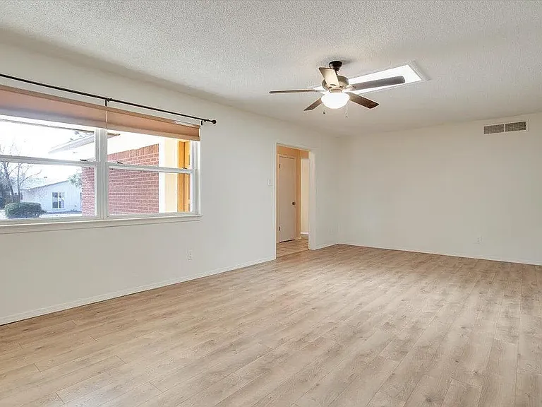 11801 Tracy Ct NE — Photo 22