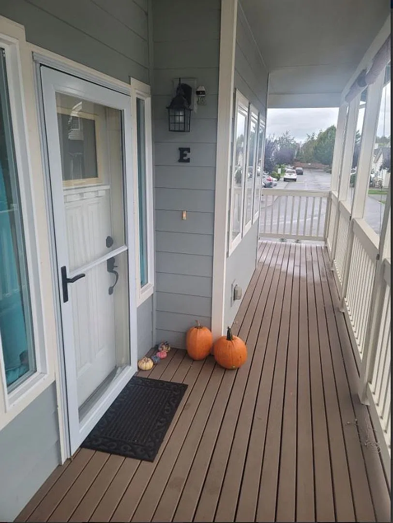 Milton townhome, a large end unit, 3 bedroom 2.5 bathroom, with a 2 car garage! — Photo 2