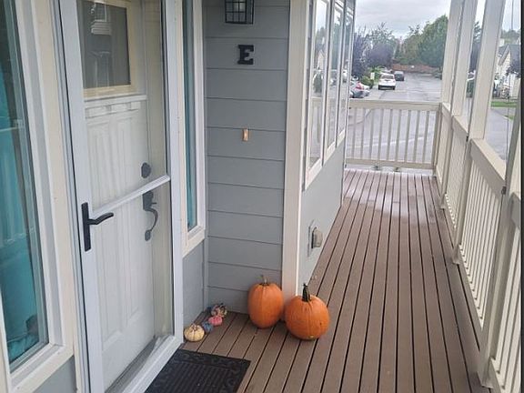 2nd image of 2738 Diamond St Unit E