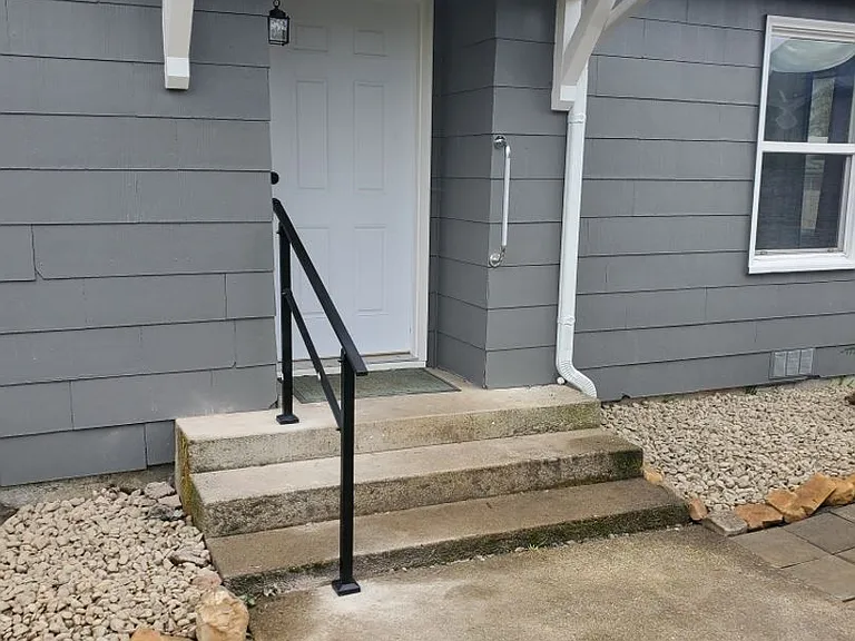 137 NE Flagg St — Photo 15