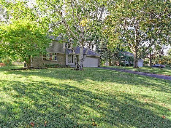 3rd image of 2225 Garden Dr