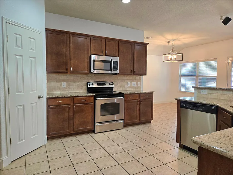 520 Brown Juniper Way — Photo 5