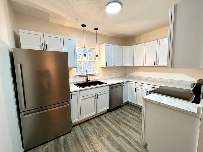 421 S Chestnut St — Photo 1