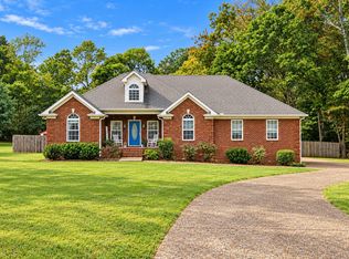 1002 Washington Dr, Cottontown, TN 37048