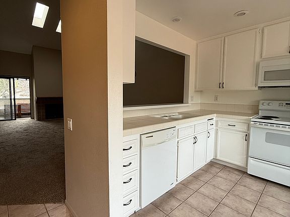 3rd image of 926 Lupine Hills Dr Unit 21