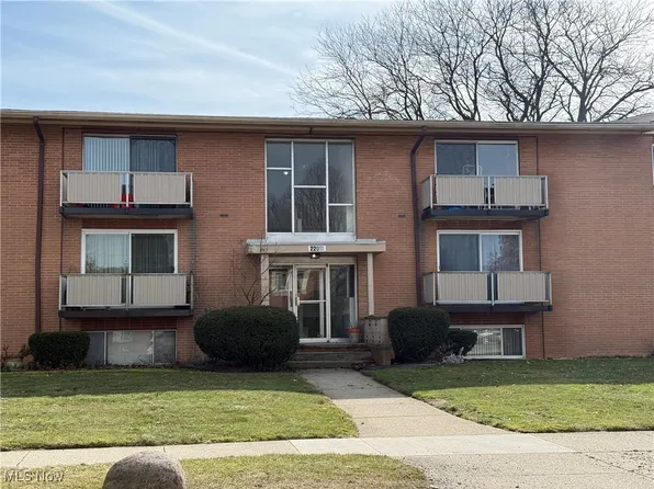22011 River Oaks Dr APT A4, Rocky River, OH 44116