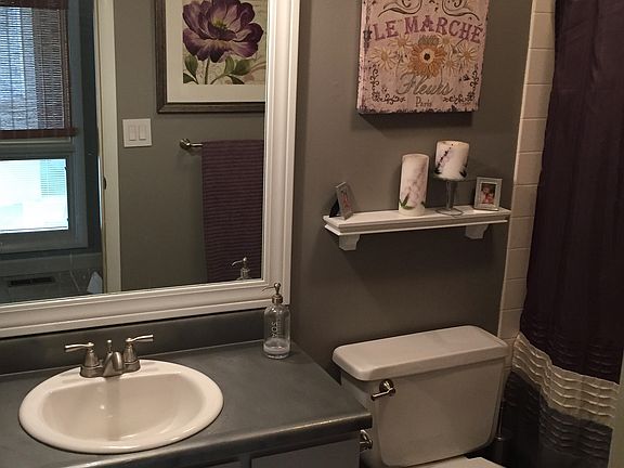 Entry Full Bath