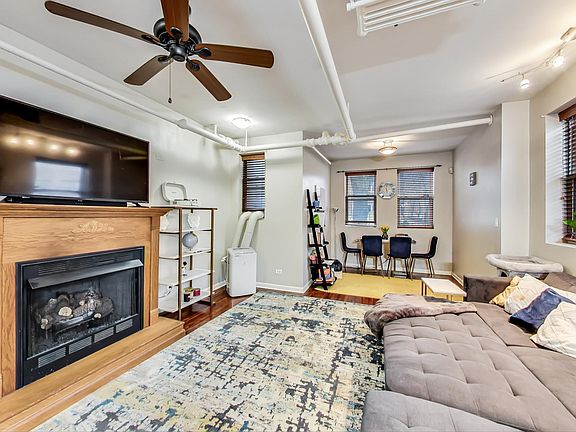 3rd image of 7657 N Greenview Ave